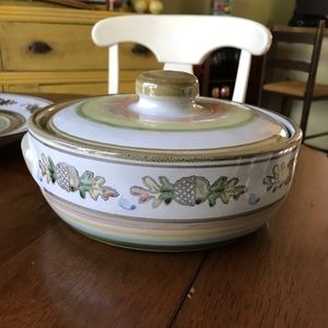 Louisville Stoneware Casserole with lid